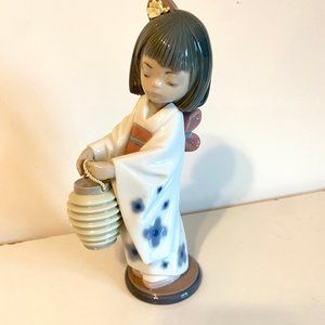 Lladro Girl with Oriental Lantern #6231 EUC